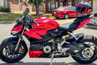 2022 DUCATI STREETFIGHTER V2 motorcycle for rent near Grand Prairie, TX