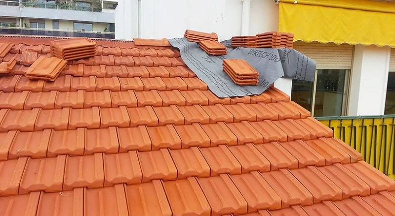 Pose de tuiles de Marseille sur une résidence neuve à Antibes — photo 16 sur 18 — CEG TOITURE