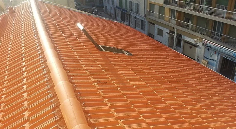 Rénovation de la couverture en tuiles de Marseille sur une copropriété à Nice — photo 9 sur 9 — CEG TOITURE
