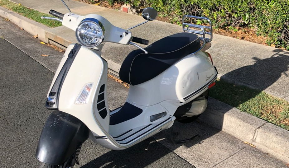 VESPA GTS 300 HPE for rent near Honolulu, HI Riders Share