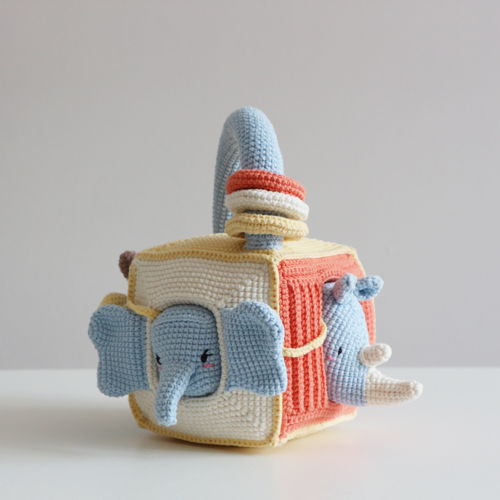 Safari activity cube