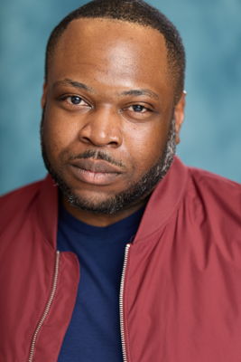 Desmond  Vickers 