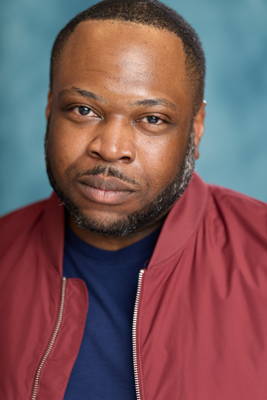 Desmond  Vickers 
