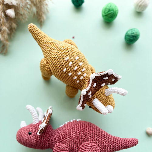 Crochet Dinosaurs: dilophosaurus, pterodactyl, ankylosaurs and triceratops