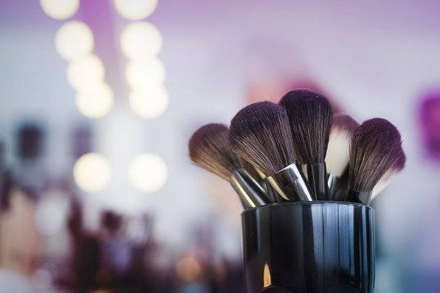 Image of makeup brushes used by make-up artists in a cup