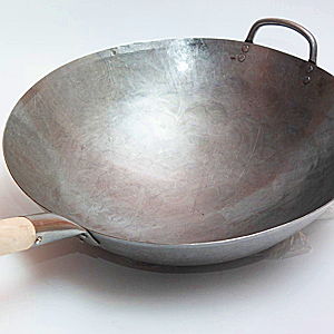 Craft Wok Big 16 Inch Heavy Hand Hammered Carbon Steel Pow Wok with Wooden and Steel Helper Handle (Round Bottom) / 731W138