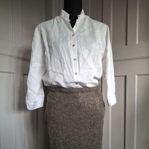 CARROL, a straight skirt in stocking st - in Shetland wool