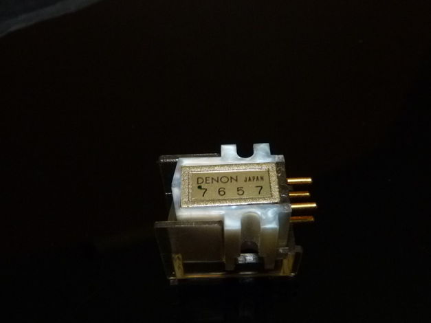 Denon DL-305 MC cartridge top of 300 line LOMC