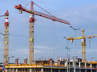  Hamburg
- Kräne auf einer Baustelle