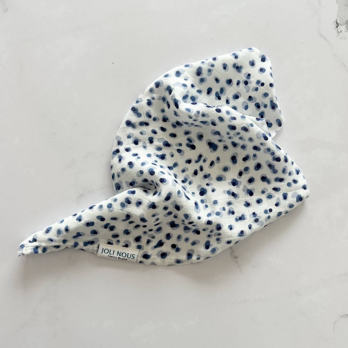 duo de mini lange ultra pratique marque suisse Joli Nous, un accessoire premium pour bébé, enfant nouveau-né, design raffiné qualité exceptionnelle cadeau de naissance léopard