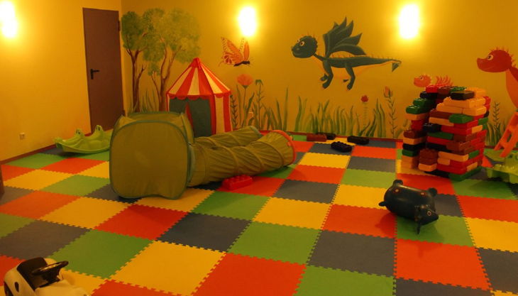 ritterland spielbereich mit weichmatten