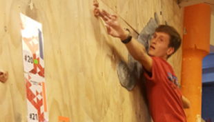 boulderworx kletteranlagen kind an kletterwand