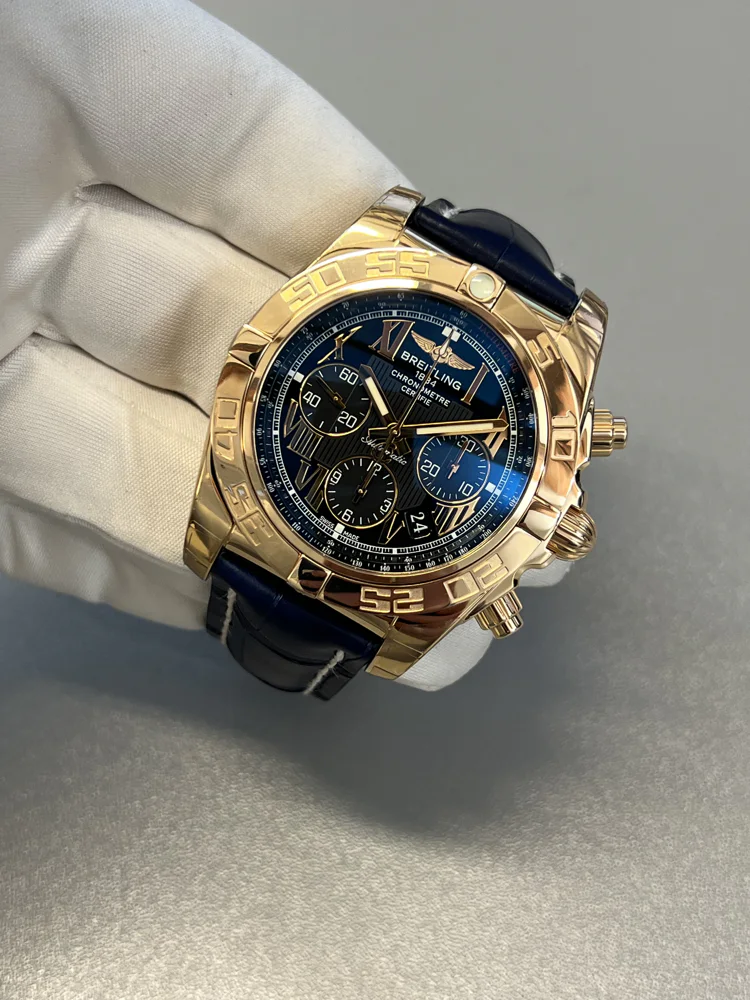 HB011012/B957 full set 2012. Official Breitling service done in 2025.