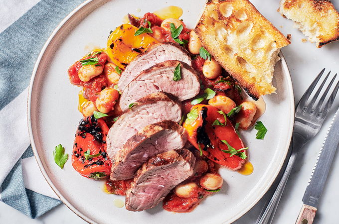 Filet de porc grillé et haricots blancs aux olives