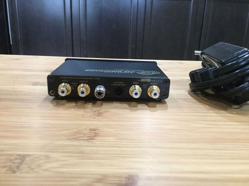 Ray Samuels Audio F-117 Nighthawk Battery Phono Stage with charger