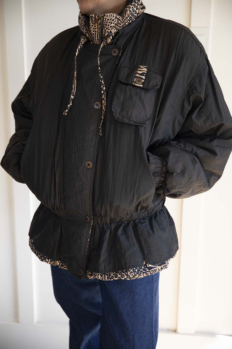 80s ski puffer jacket by East West in great condition with button up features, pockets, and a leopard collar and details.