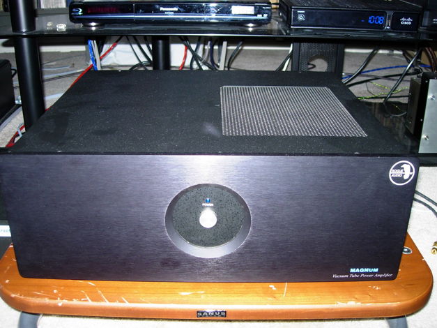 Rogue 88 Magnum stereo power amplifier