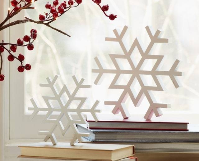 melrose white wooden standing snowflakes