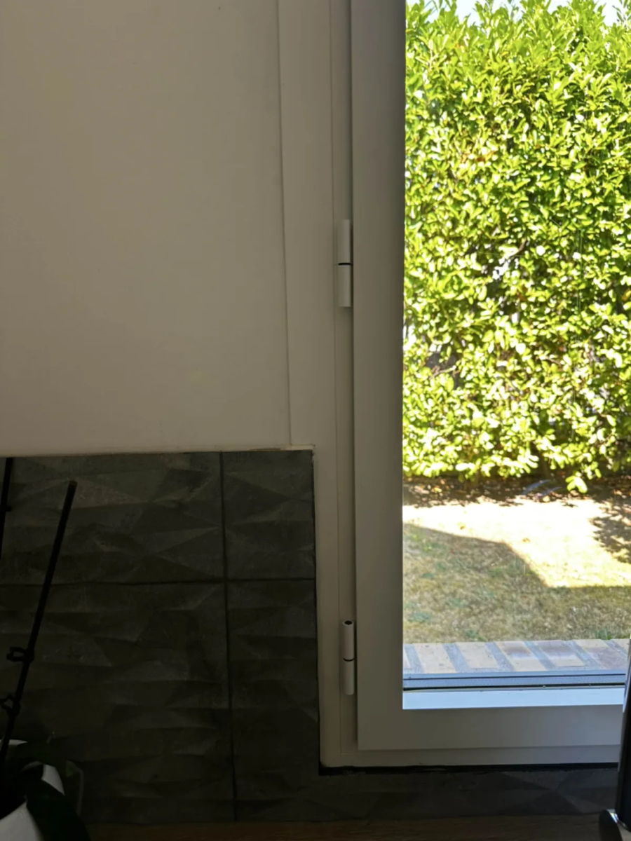Porte-fenêtre aluminium anthracite à profilés fins — photo 5
