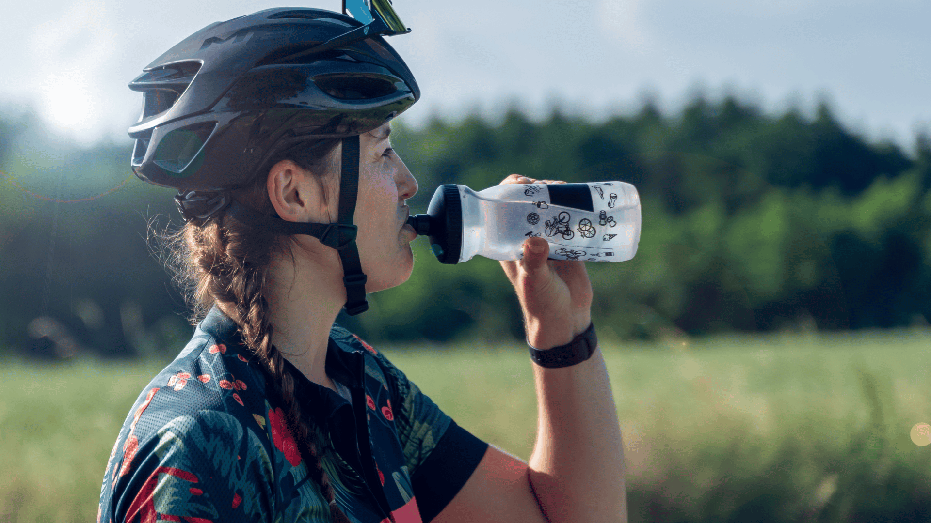 vrouw die water drinkt