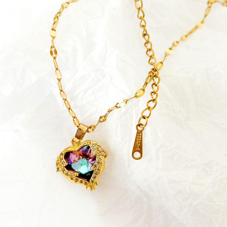 VIO AZURE - Heart Necklace 18k gold plated