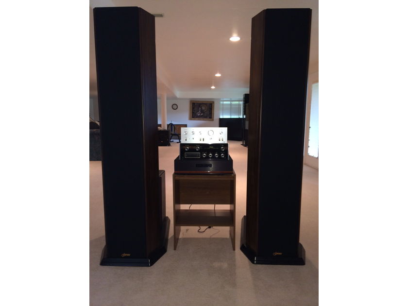 Genesis Technologies 300 Speakers with Sub-woofer Amplifier - Mint Condition