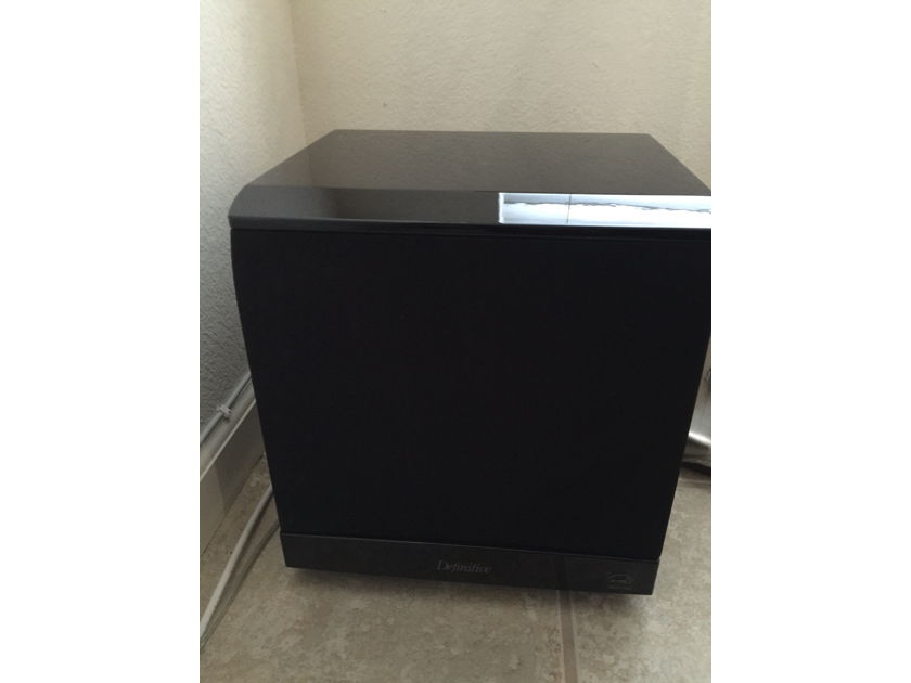 Definitive Audio SuperCube 6000 1500 Watt Digital Amp. Gloss Black.  Maybe 3 months old