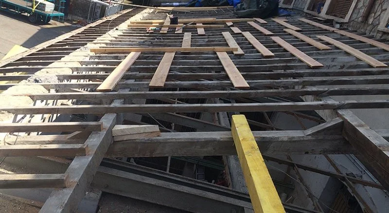 Renforcement d’une charpente traditionnelle avec réalignement — photo 6 sur 8 — CEG TOITURE