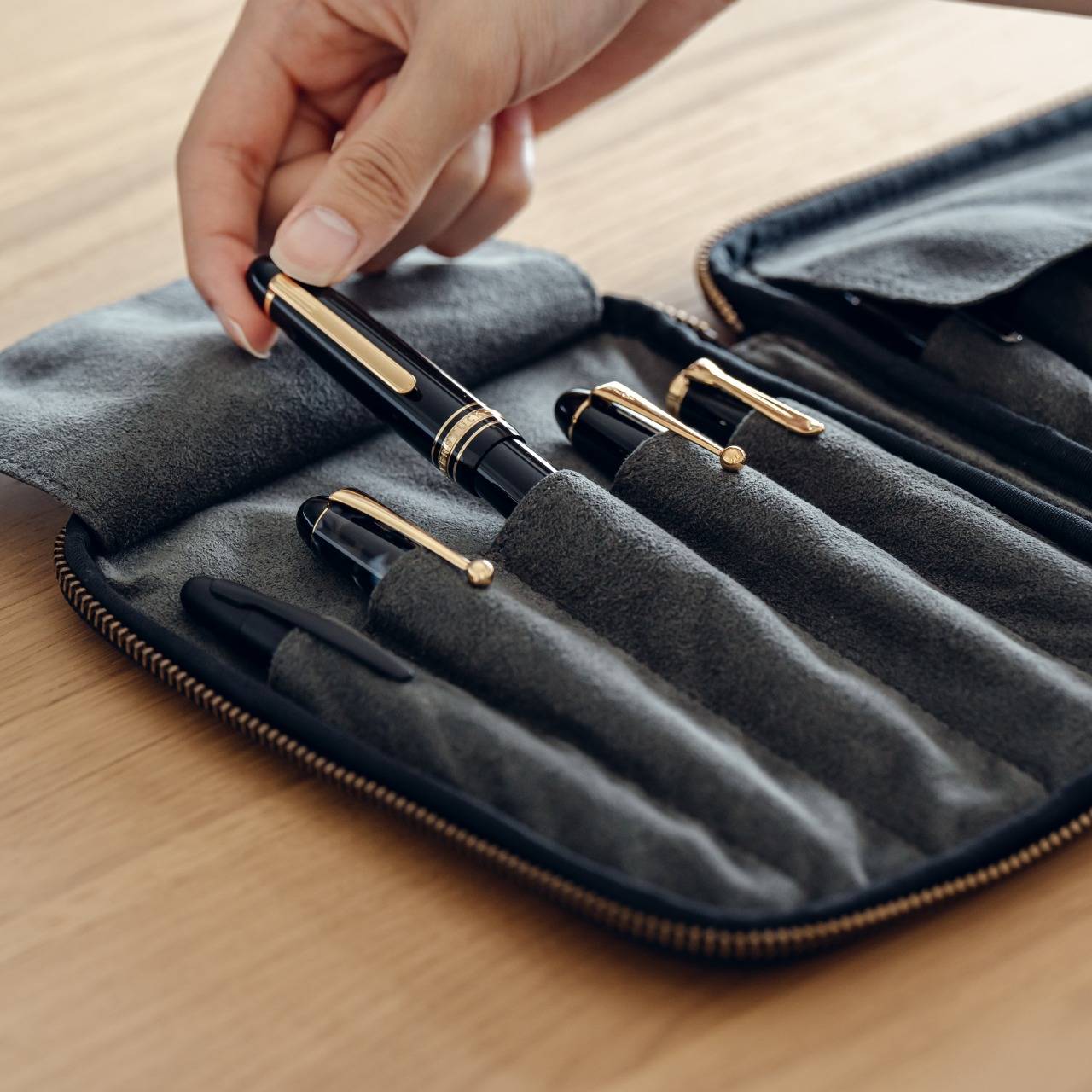 Jewelry box for pen lovers, 10-piece zip pen case, Tochigi leather, ma –  &Liebe