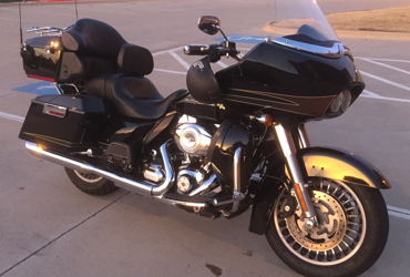 2013 HARLEY-DAVIDSON FLTRU ROAD GLIDE ULTRA (VIVID BLACK) motorcycle for rent near Hot Springs , AR