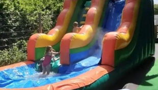 wasserspaß im hüpfburgenland