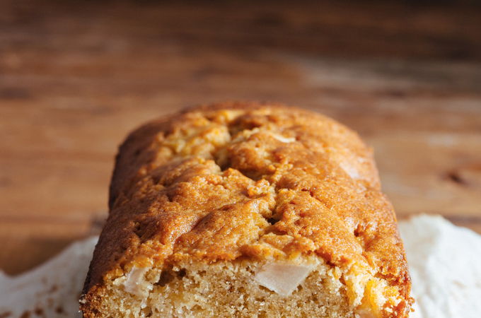 Quatre-quarts aux pommes et au chocolat fondant
