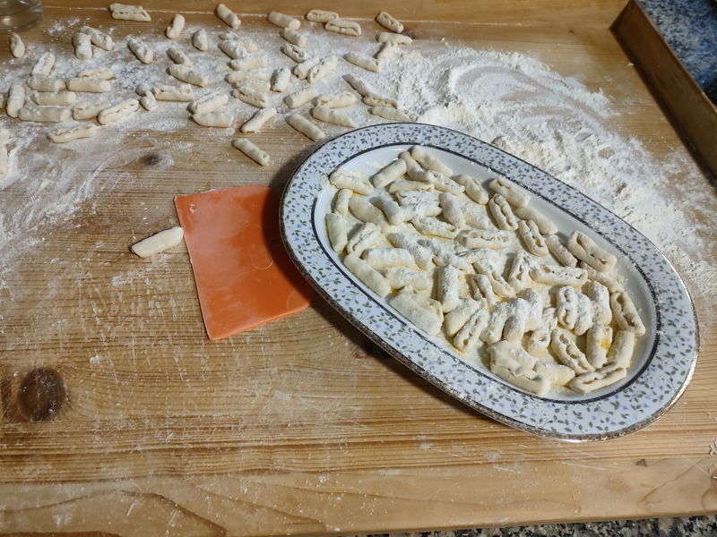 Corsi di cucina Palermo: Mani in pasta: impara a fare i cavatelli alla Norma