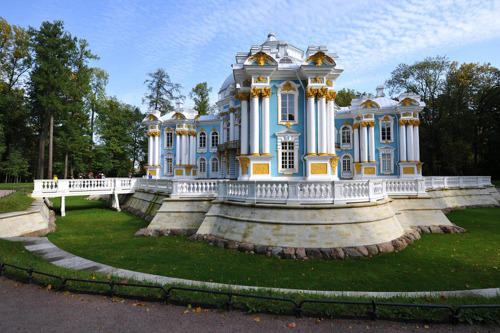 г.Пушкин ( Царское село) и Екатерининский дворец с янтарной комнатной