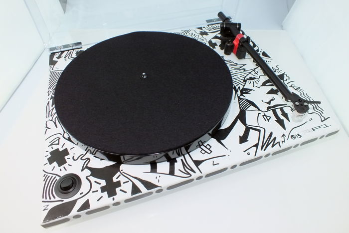 Rega RP1 "Spin Baby" LIMITED EDITION Turntable (w/Carbo...
