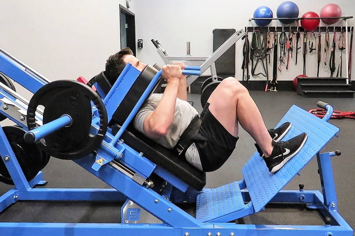 hack squat machine exercise