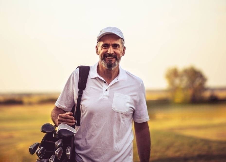 play golf with friends