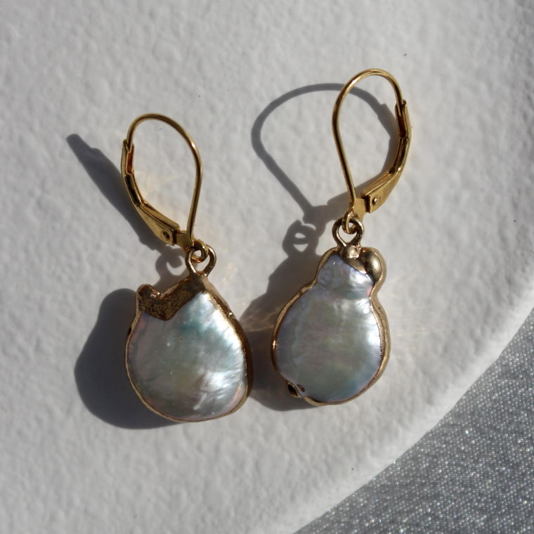 Earrings made of freshwater pearls
