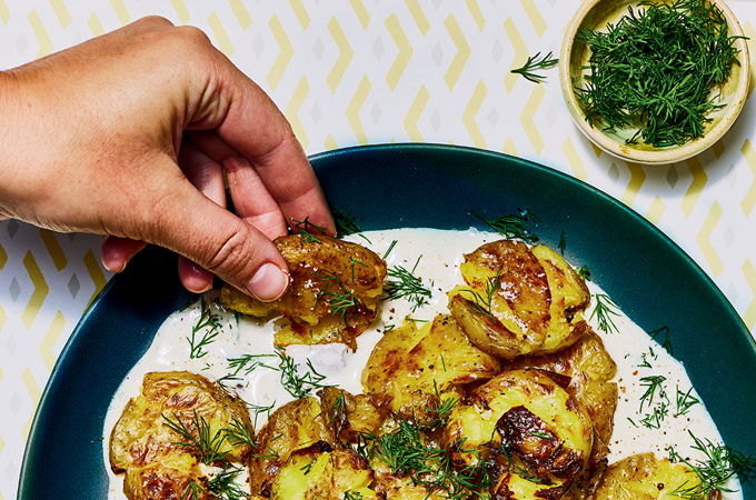 Pommes de terre <i>smash</i> sel et vinaigre