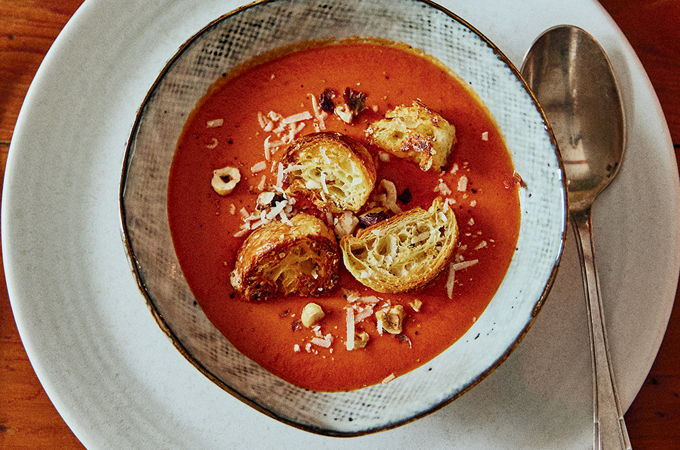 Crème de tomates rôties, croûtons de croissants