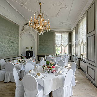  Hamburg
- Die Hochzeitsfeier kann im Gartensaal, im Blauen Saal oder im Trauzimmer stattfinden. © Meusel's Landdrostei