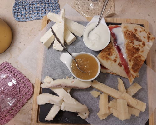 Cooking classes Rimini: I'll teach you how to cook authentic Romagna piadina.