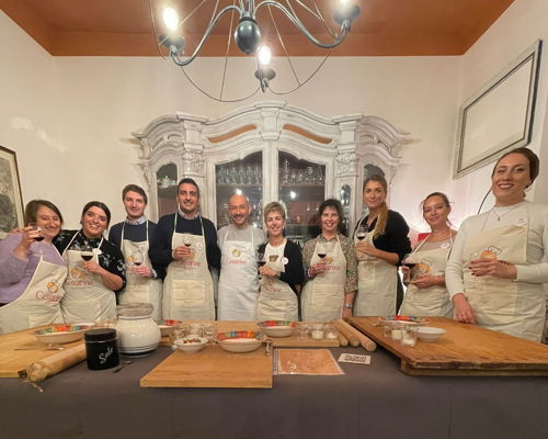 Corsi di cucina Bologna: Una serata con le mani in pasta: chiacchiere e schiacciate