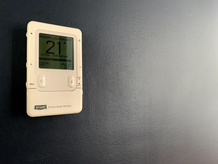 digital programmable thermostat reading 21 degree Celsius
