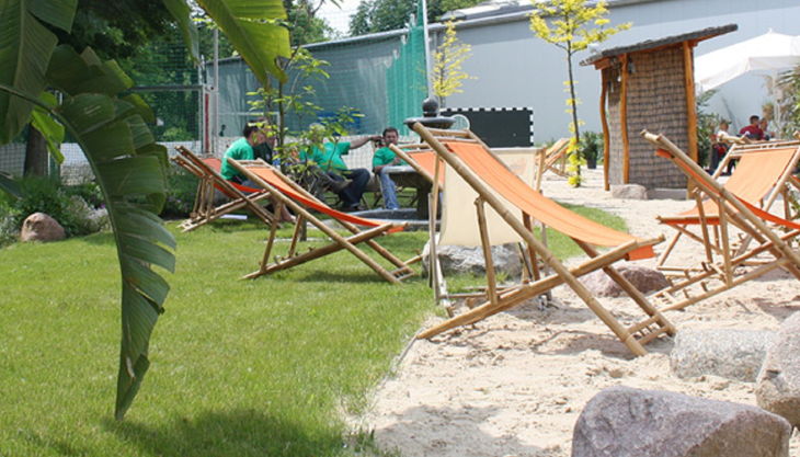 kickerworld berlin outdoor liegstühle
