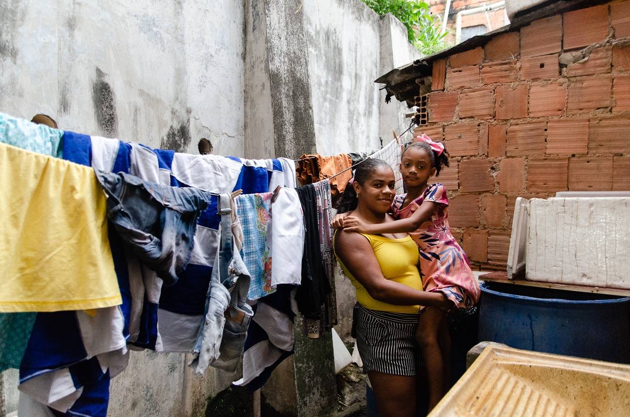 Teresa Silva holding her daughter Marina Alice