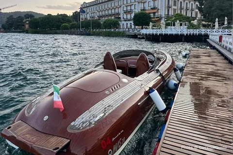 1-Hour Private Cruise on the Iconic MAS 28 Motorboat