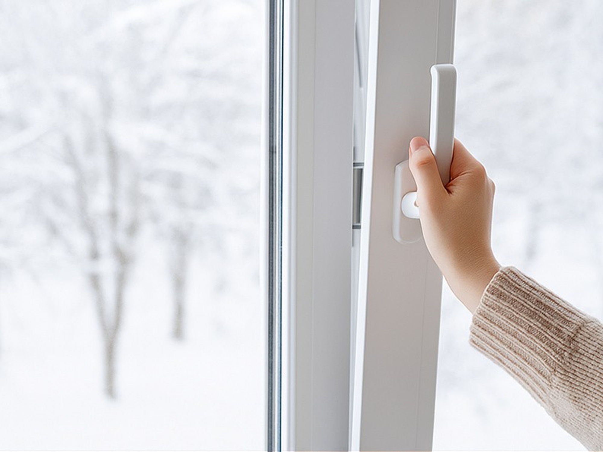Raumklima im Winter: Richtig lüften mit Fenster auf Kipp bei kalten Temperaturen