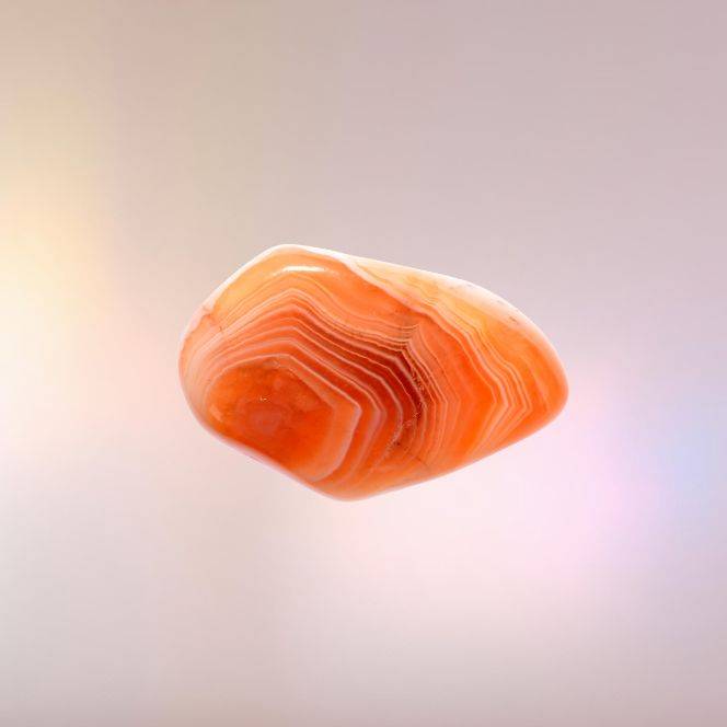 Pierre d’Agate Feu naturelle – pierre de vitalité, de protection et de force intérieure en lithothérapie.