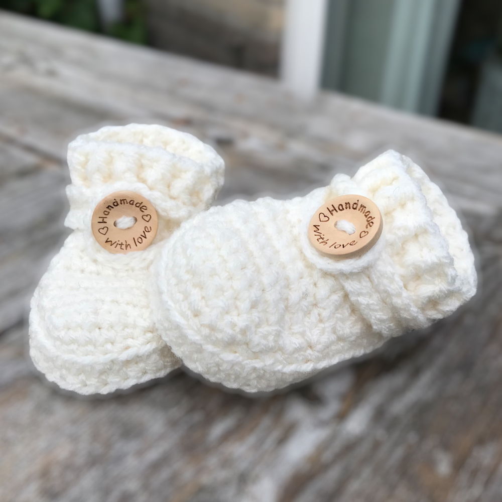 Pattern for slippers with cuff and button closure